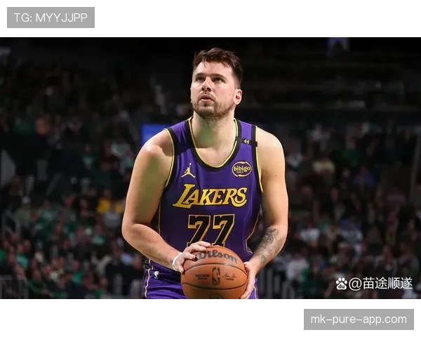 东契奇挡拆突破提升得分效率 拉开与库里关键时刻表现差距 东契奇挡拆突破提升得分效率 拉开与库里关键时刻表现差距